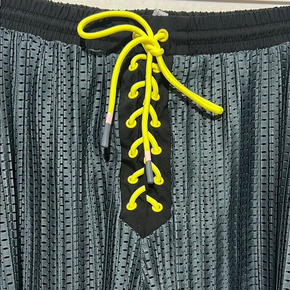 Free People Movement - Playoff Shorts Size Large - Picture 7 of 16